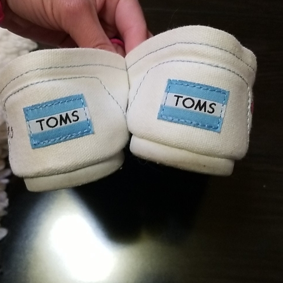 Beauty and the Beast painted TOMS size 5.5 - Picture 6 of 7